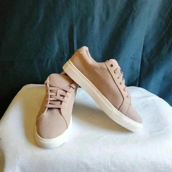 Time & True Sneakers NWOT - Picture 2 of 5